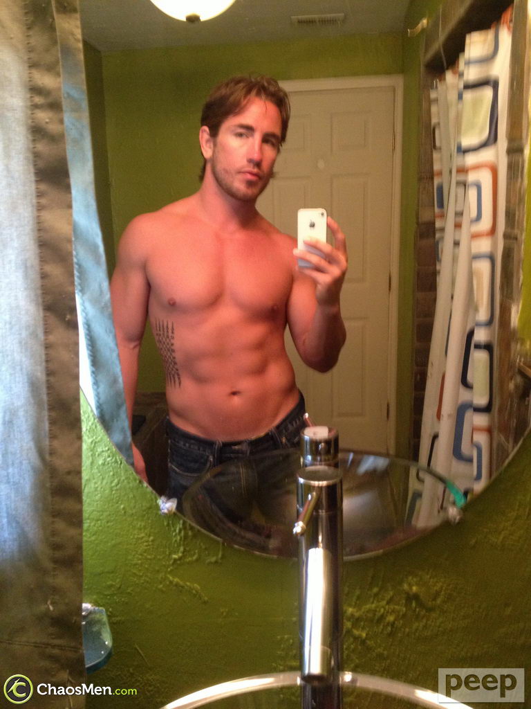 Handsome gay man Nick Louis takes selfies of his hot body & big dick  