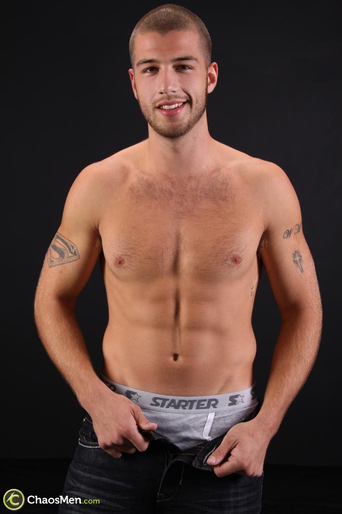 Good-looking guy Quinn shows his athletic naked body & his big dick  