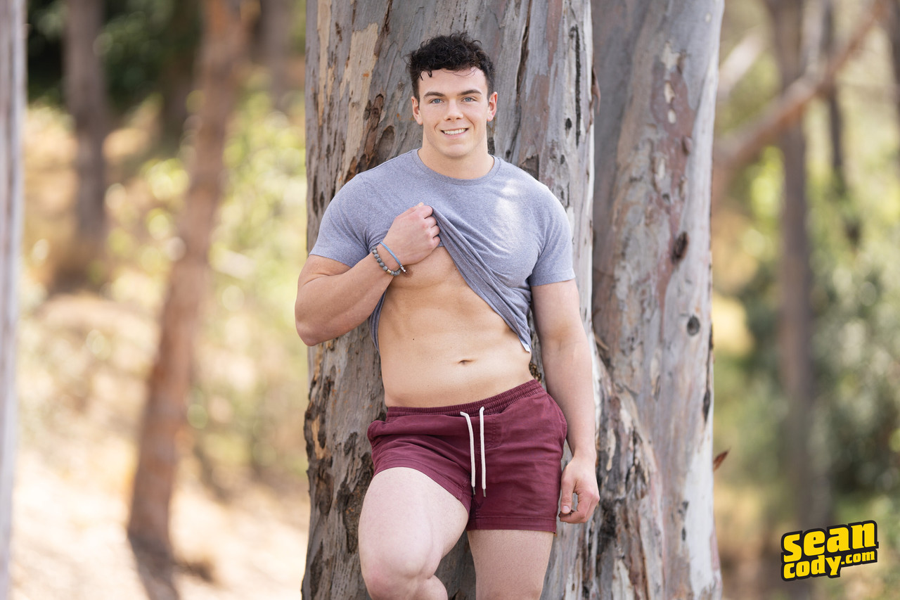 Hunky gay bodybuilder Clark Reid flashes his ass outdoors before posing naked  