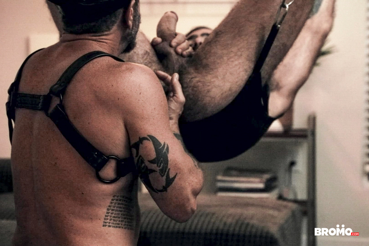 Muscular gay bears Vince Parker and Jake Nicola fuck in hardcore BDSM action  