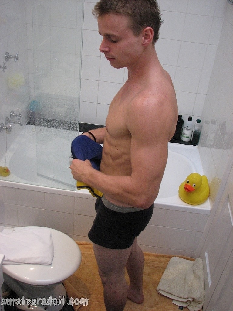 Athletic gay boys Ed Buck & Tate Ryder take a shower after having bareback sex  