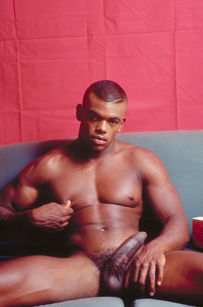 Check Out This Gay Bodybuilder As He Gets Naked For The Came...  