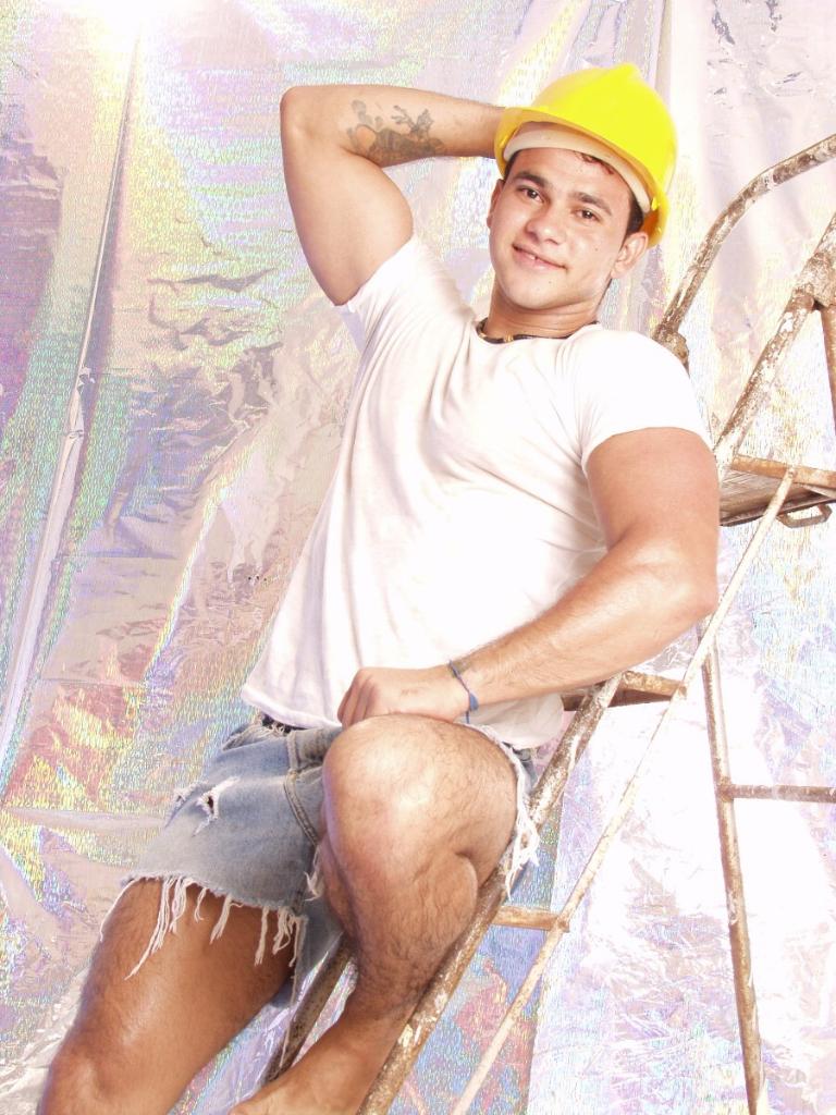 Handsome Hard Hat Gay Showing Off His Fleshy Butt And Rubbin...
