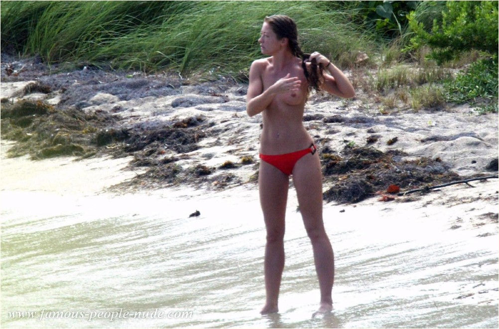 Celebrity Rebecca Gayheart Naked In Bath On Private Photos  
